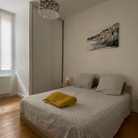 Apart Very Chic Chevandier Apartment
